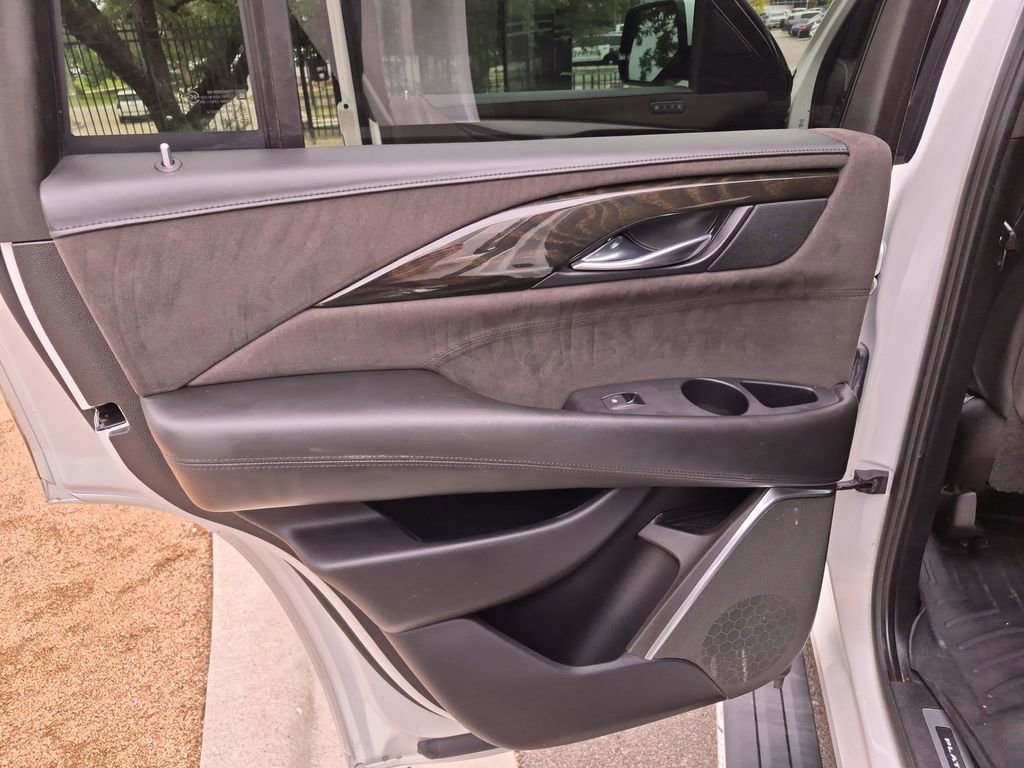 Used 2018 Cadillac Escalade Platinum AWD/4WD image 38