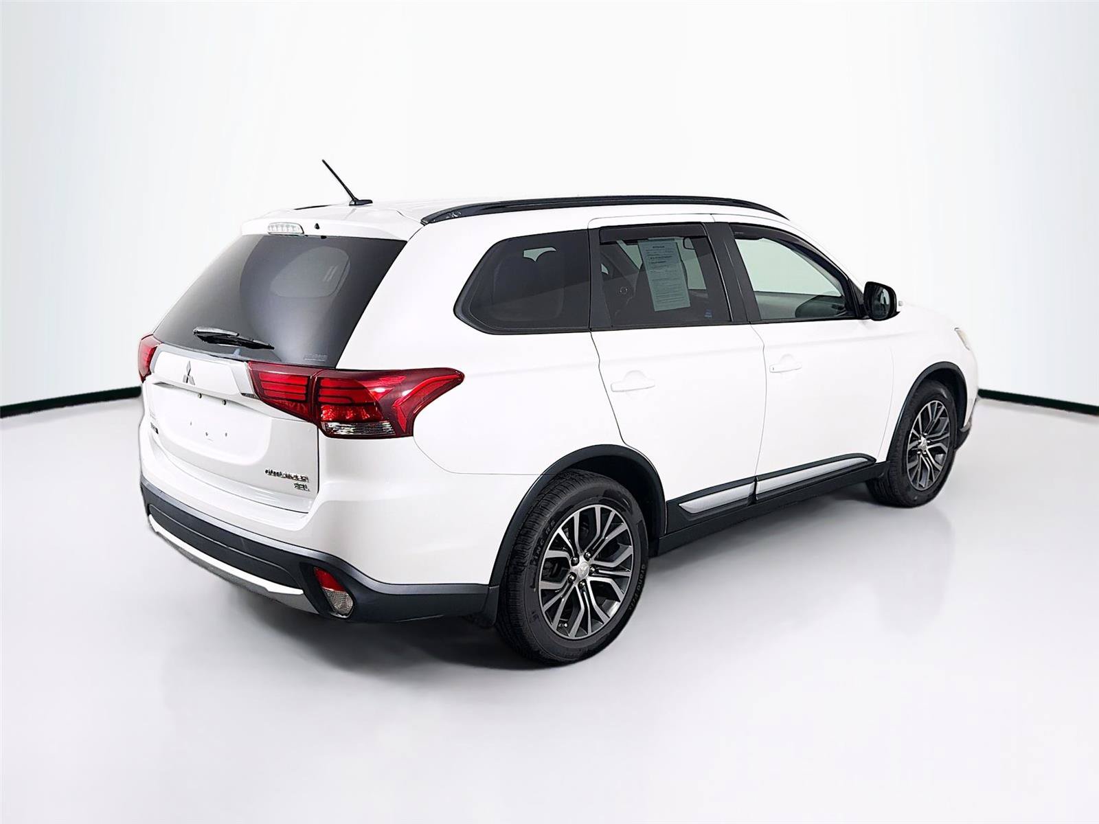 Used 2016 Mitsubishi Outlander SEL AWD/4WD image 11