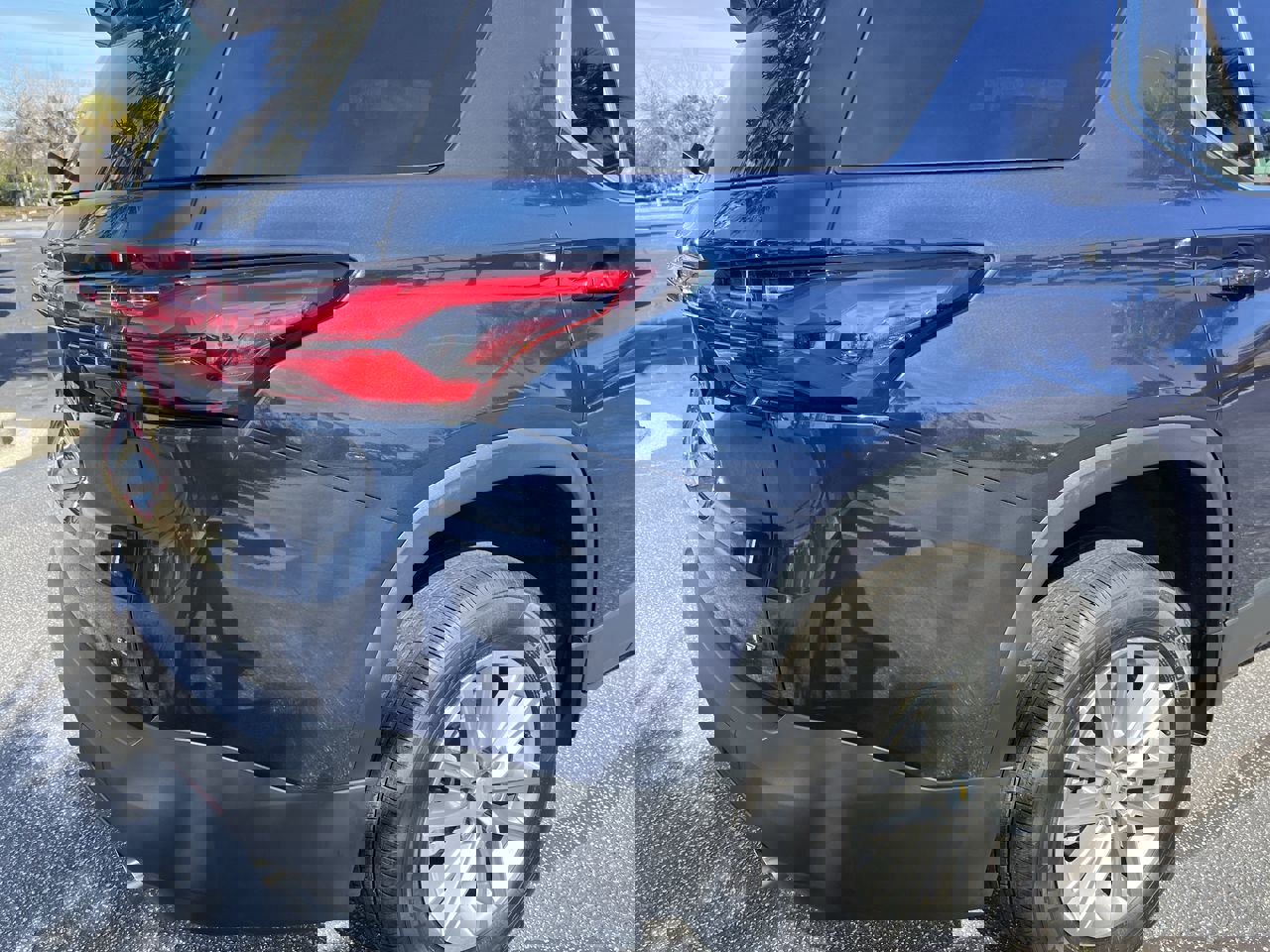 Used 2023 Chevrolet Traverse LT image 10