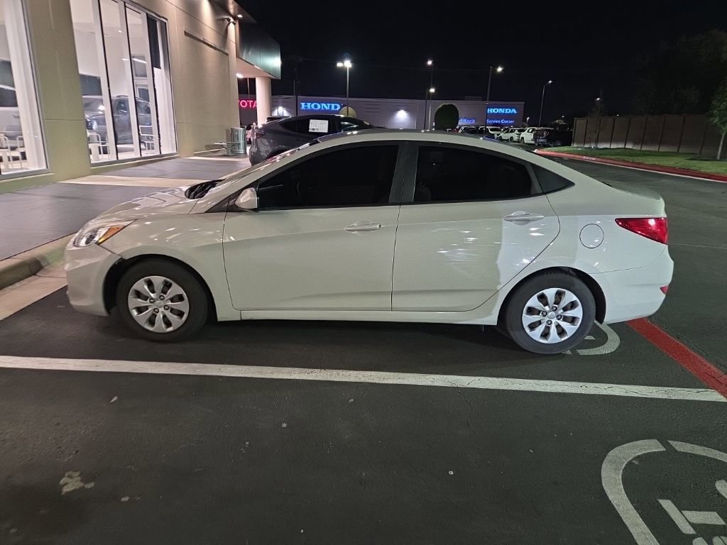Used 2016 Hyundai Accent SE image 5