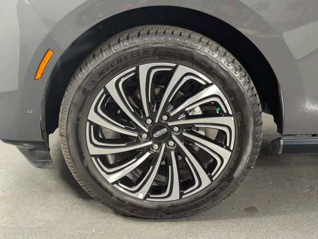 Used 2025 Lincoln Navigator Black Label image 10