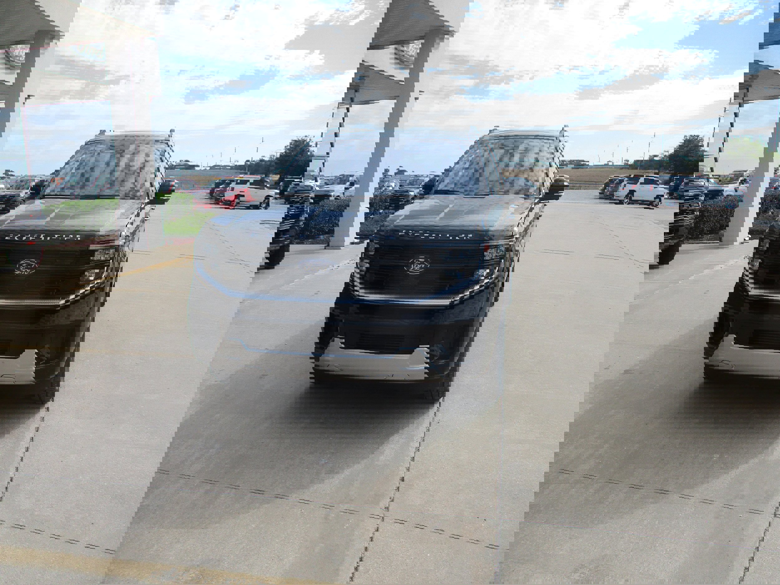 New 2025 Ford Expedition Platinum image 2