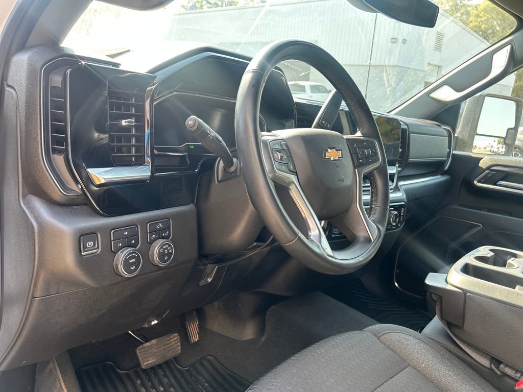 Used 2025 Chevrolet Silverado 2500 LT w/ Convenience Package image 10