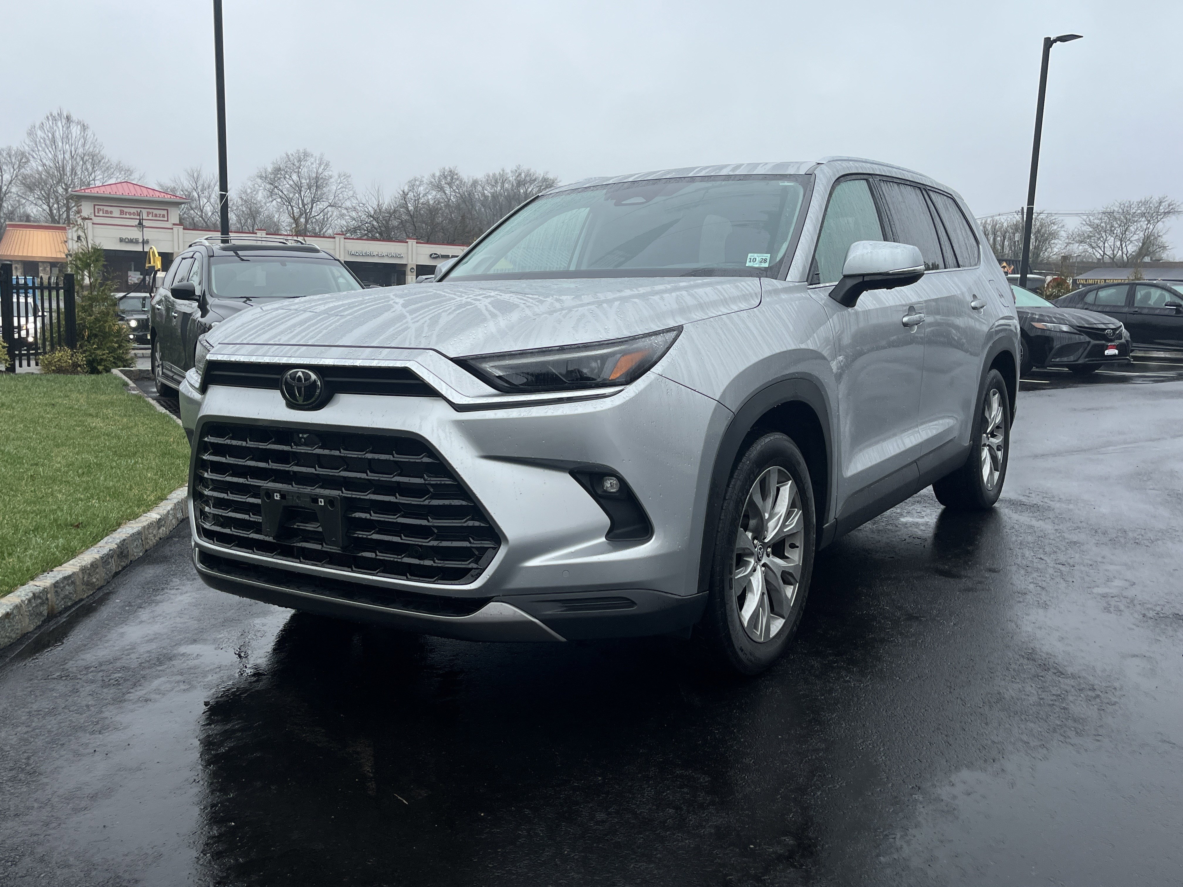 Used 2024 Toyota Grand Highlander Limited image 2