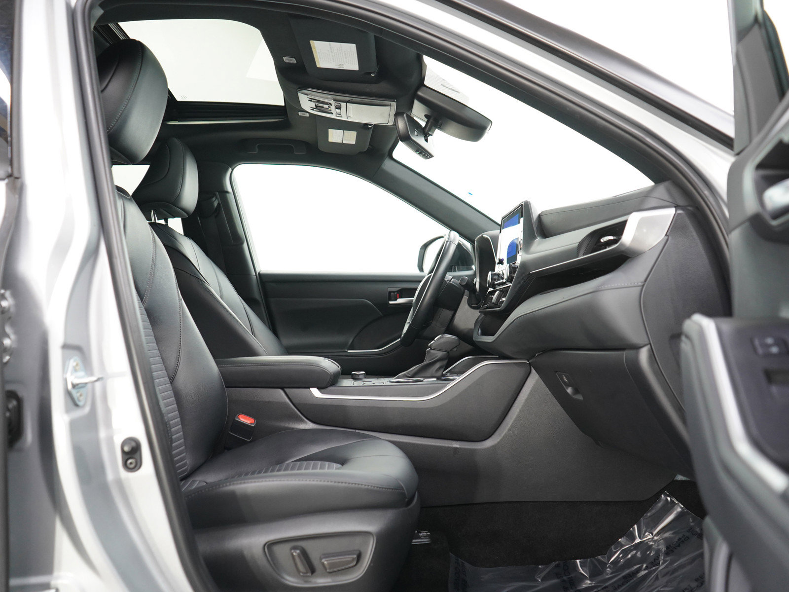 Used 2025 Toyota Highlander XSE AWD/4WD image 11