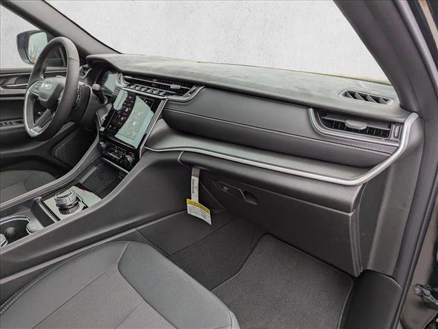 Used 2025 Jeep Grand Cherokee Laredo image 26