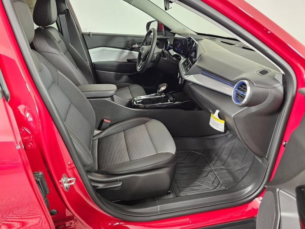 New 2026 Chevrolet Trax LT w/ Driver Confidence Package FWD image 13