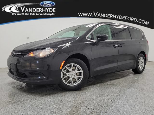 Used 2024 Chrysler Voyager LX FWD image 1