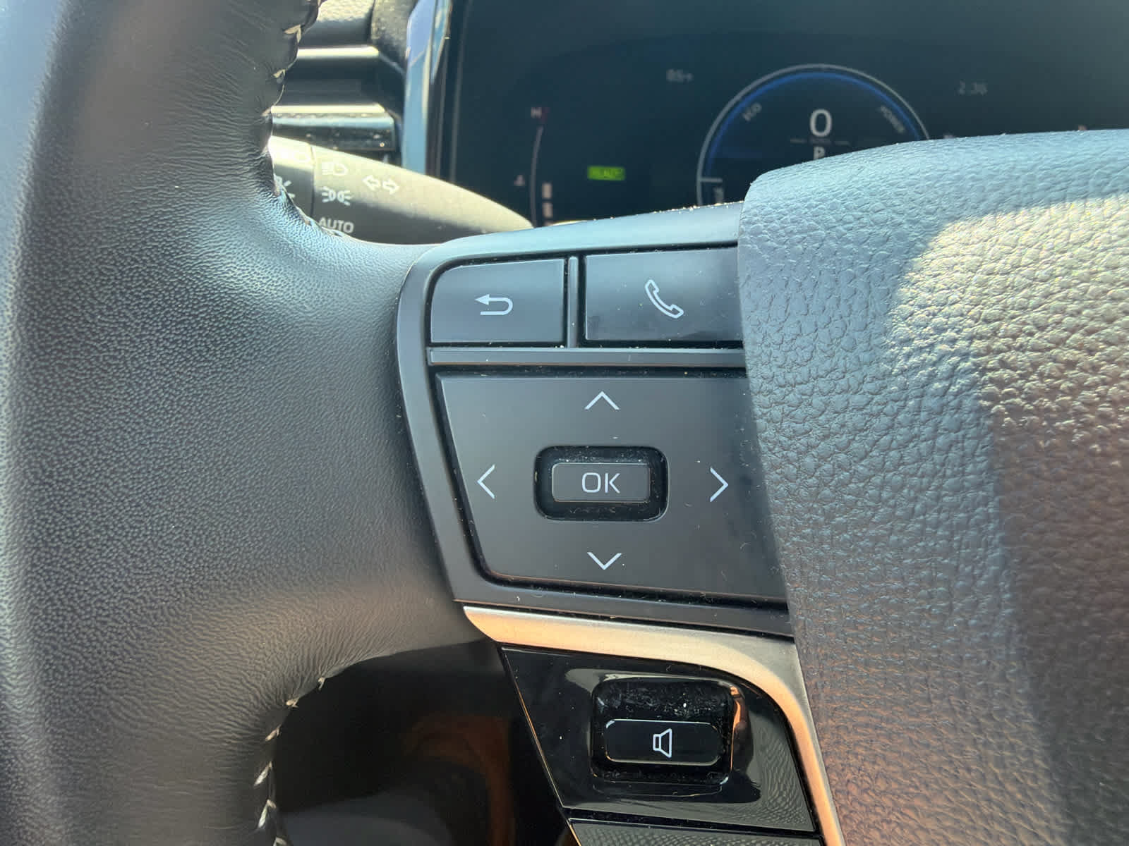 Used 2025 Toyota Camry SE FWD image 8
