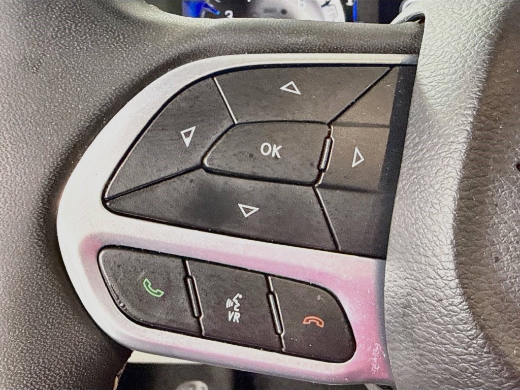 Used 2022 Chrysler Voyager LX FWD image 13