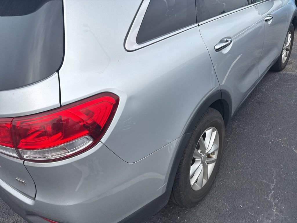 Used 2016 Kia Sorento LX w/ LX Convenience Package image 10