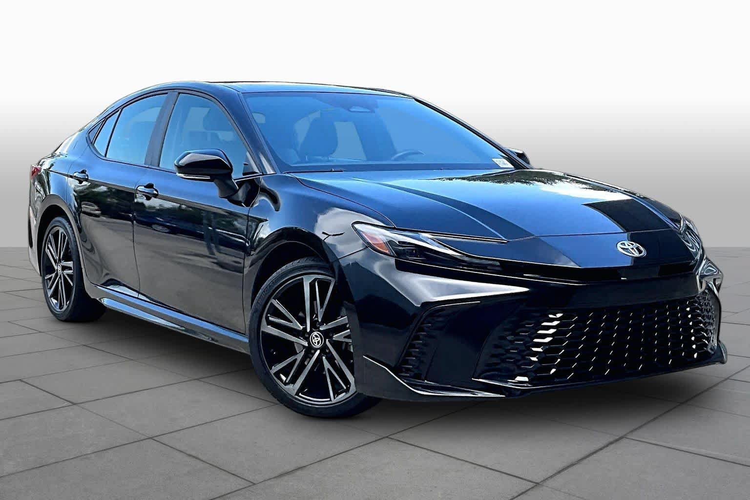 Used 2025 Toyota Camry XSE AWD/4WD image 3