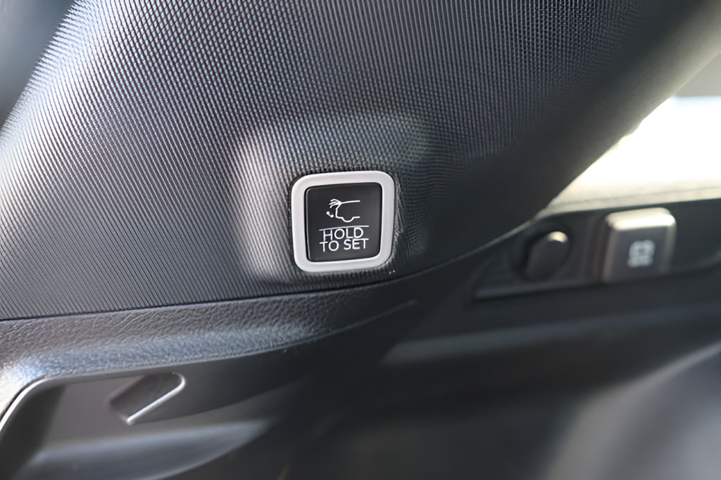 Used 2024 Jeep Grand Cherokee Limited AWD/4WD image 22