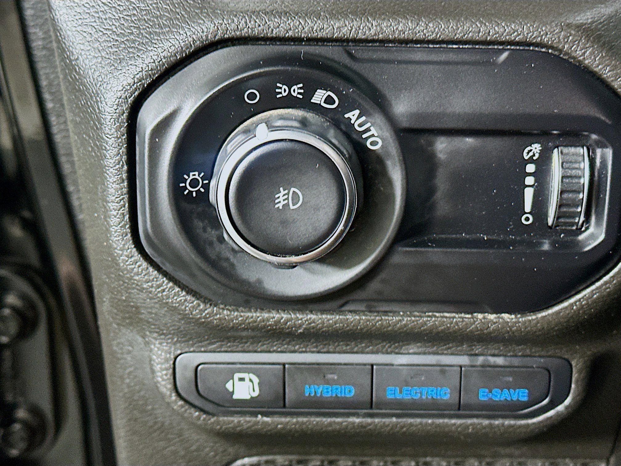 Used 2023 Jeep Wrangler Unlimited AWD/4WD image 16
