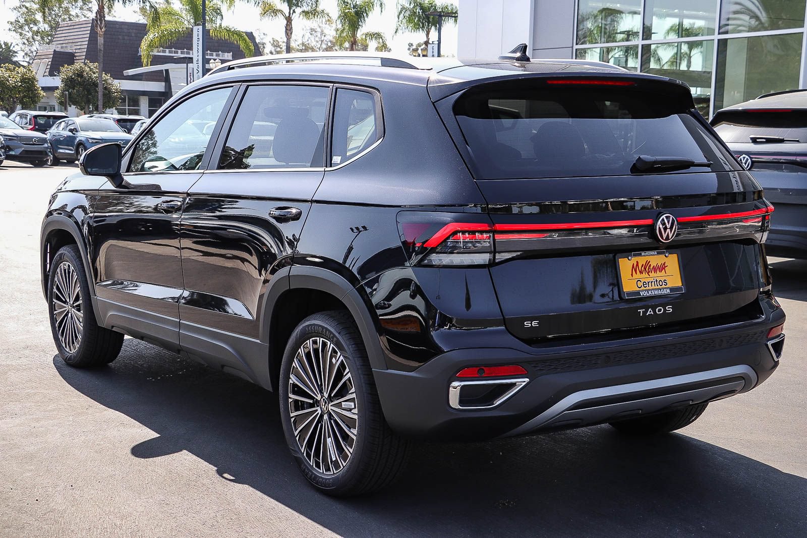 New 2026 Volkswagen Taos SE FWD image 7