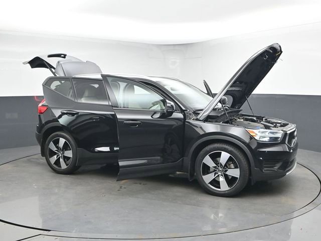 Used 2020 Volvo XC40 T5 Momentum w/ Protection Package Premier image 48