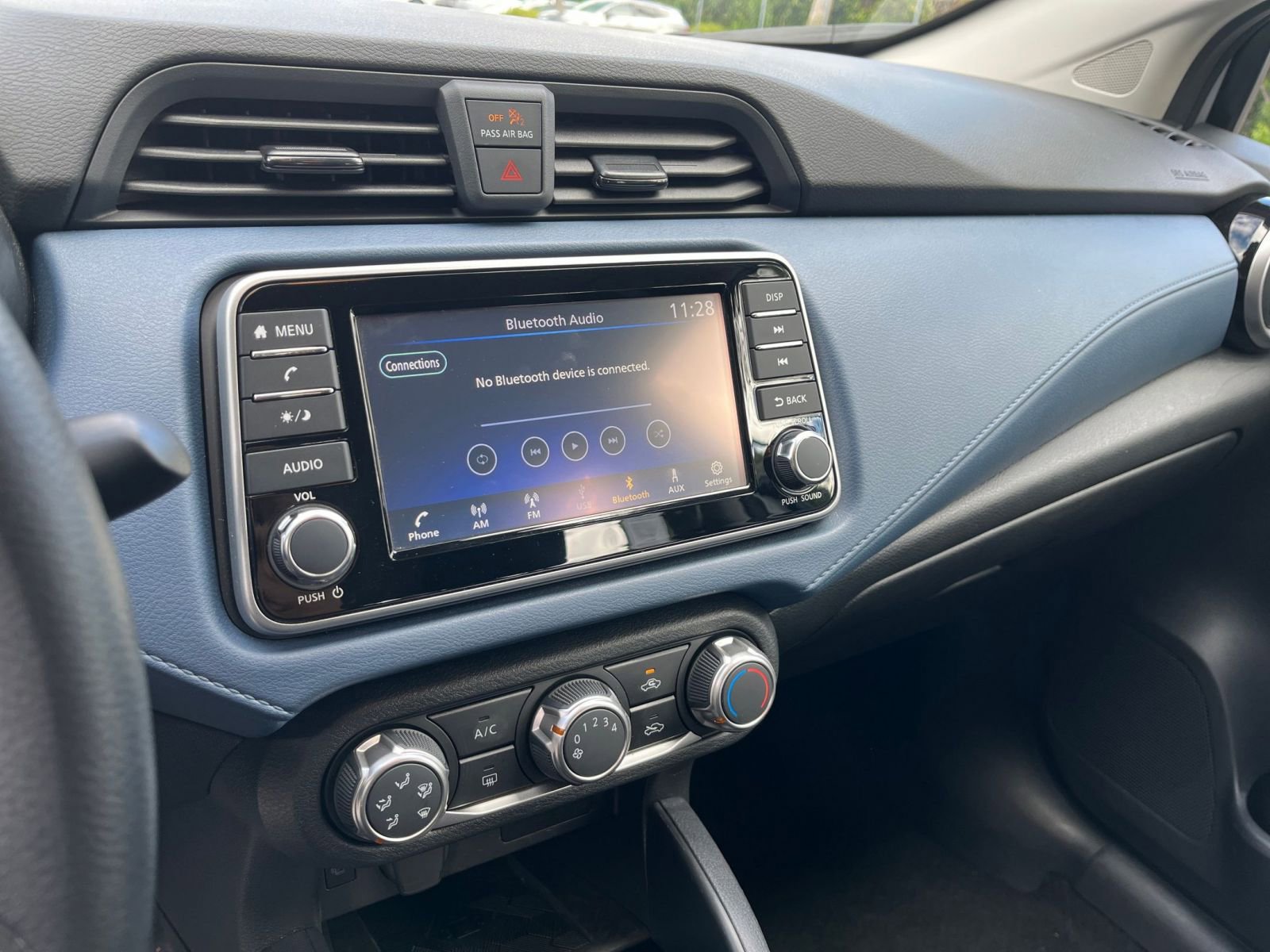 Used 2025 Nissan Versa SV image 17