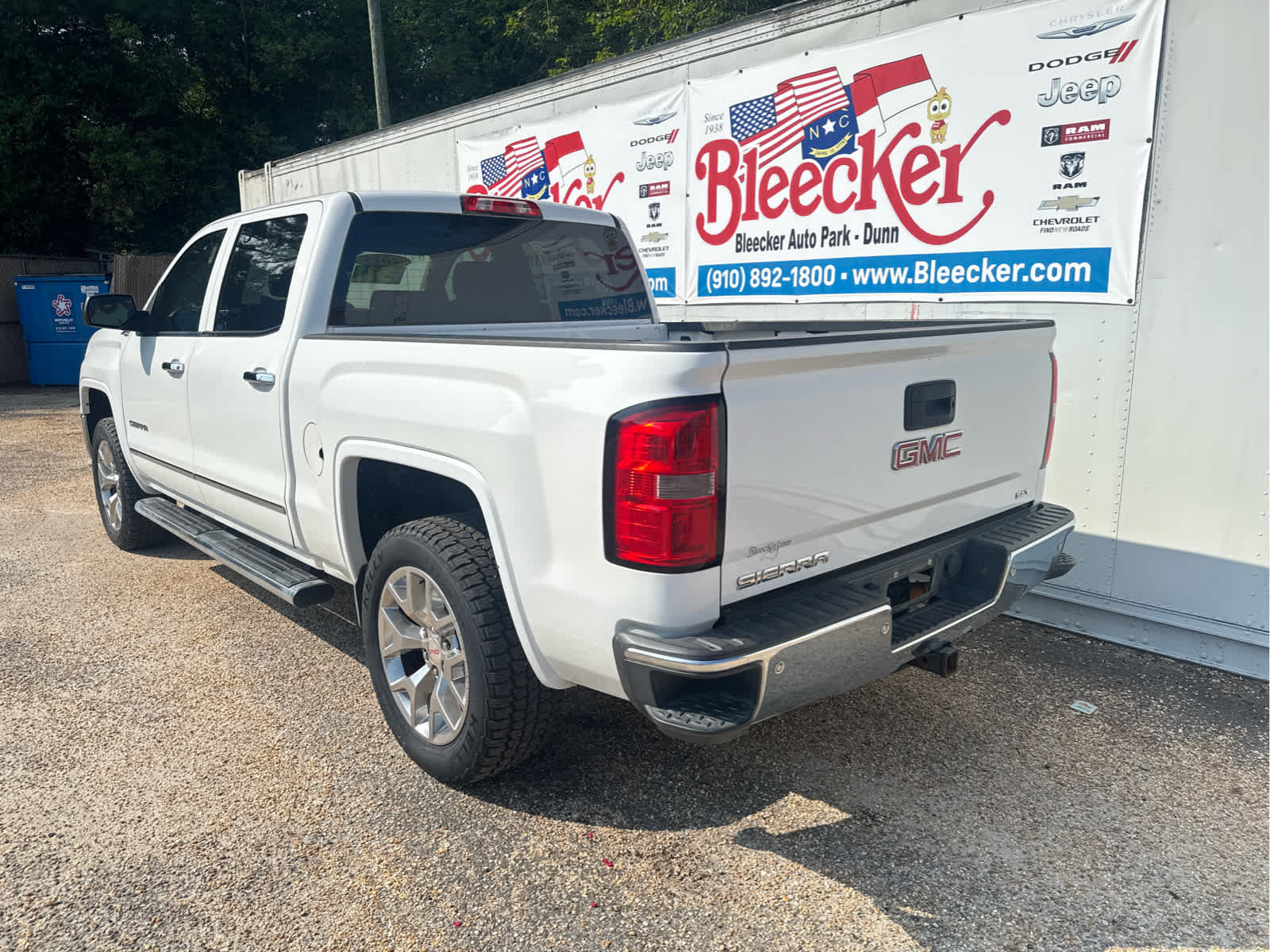 Used 2015 GMC Sierra 1500 SLT w/ SLT Crew Cab Value Package AWD/4WD image 8