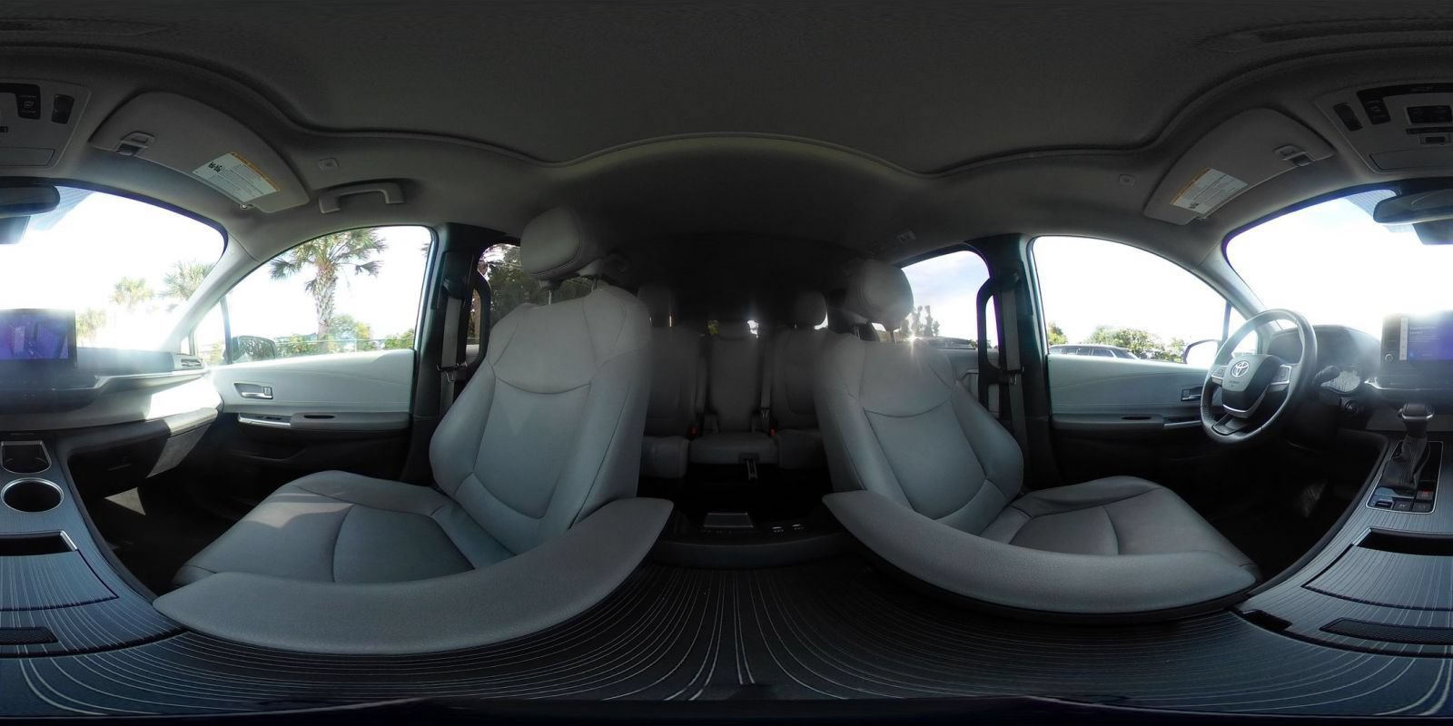 Used 2025 Toyota Sienna XLE FWD image 45