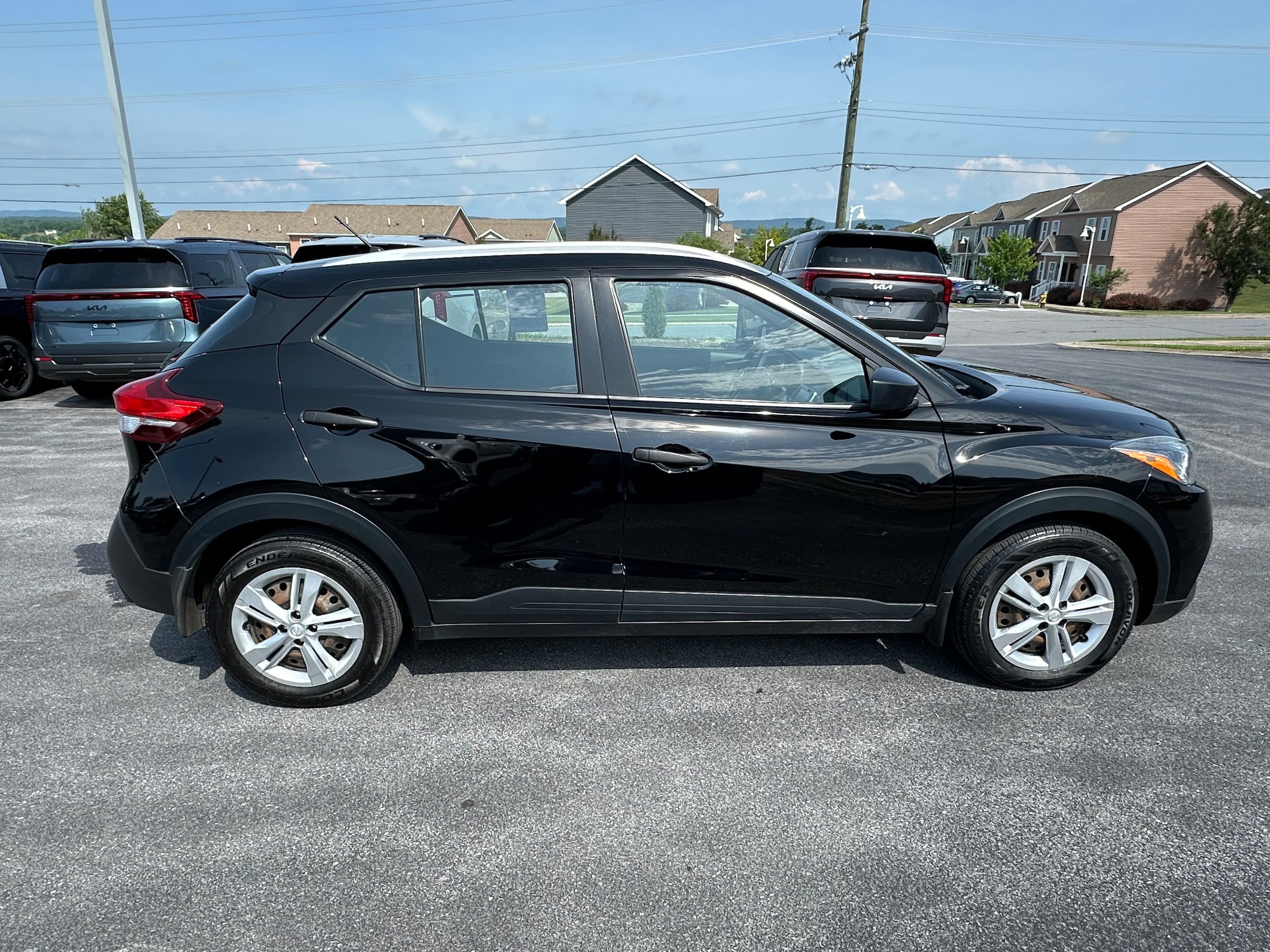 Used 2019 Nissan Kicks S FWD image 4