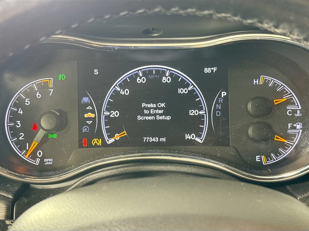 Used 2020 Jeep Grand Cherokee Laredo AWD/4WD image 12