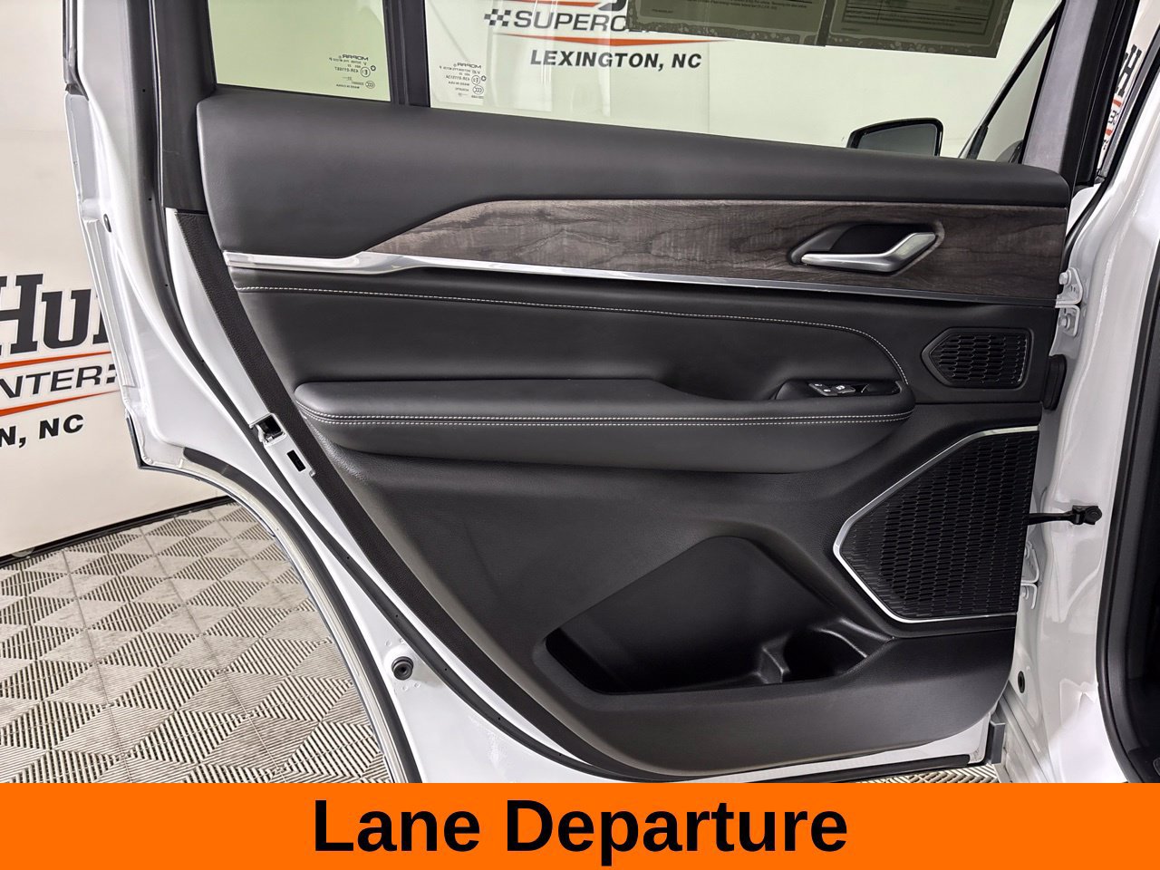 Used 2023 Jeep Grand Cherokee L Overland RWD image 25