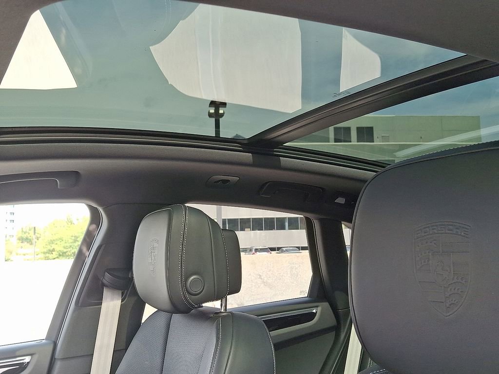Certified 2025 Porsche Macan image 15