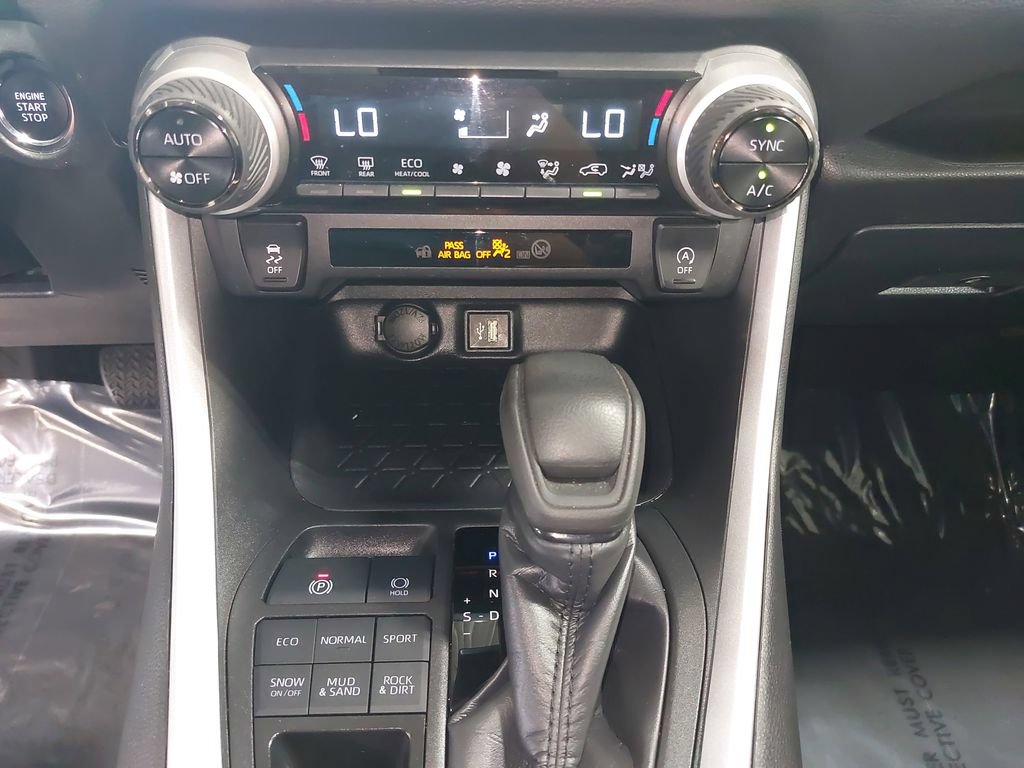 Used 2025 Toyota RAV4 XLE AWD/4WD image 21