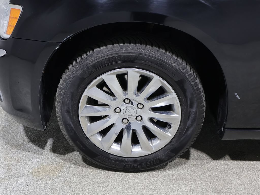 Used 2013 Chrysler 300 RWD image 20