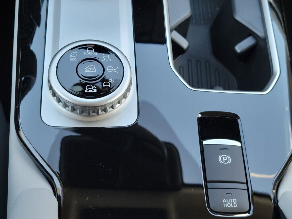 New 2025 Mitsubishi Outlander SE image 25