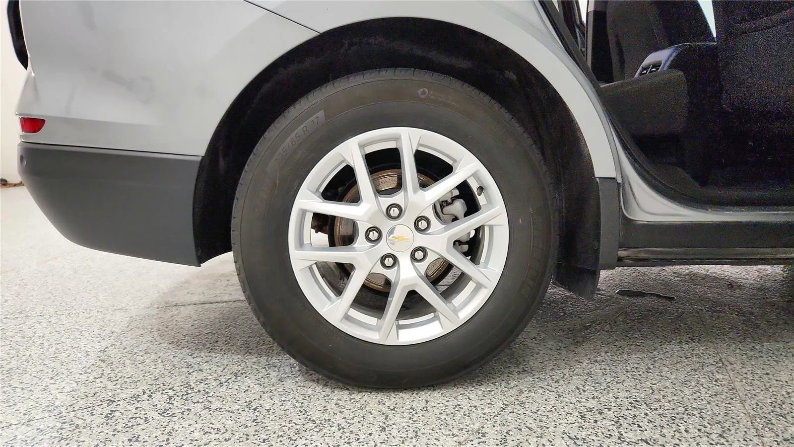 Used 2024 Chevrolet Equinox LT w/ LPO, Floor Liner Package image 13