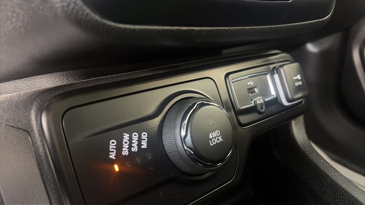 Used 2023 Jeep Renegade Latitude AWD/4WD image 20