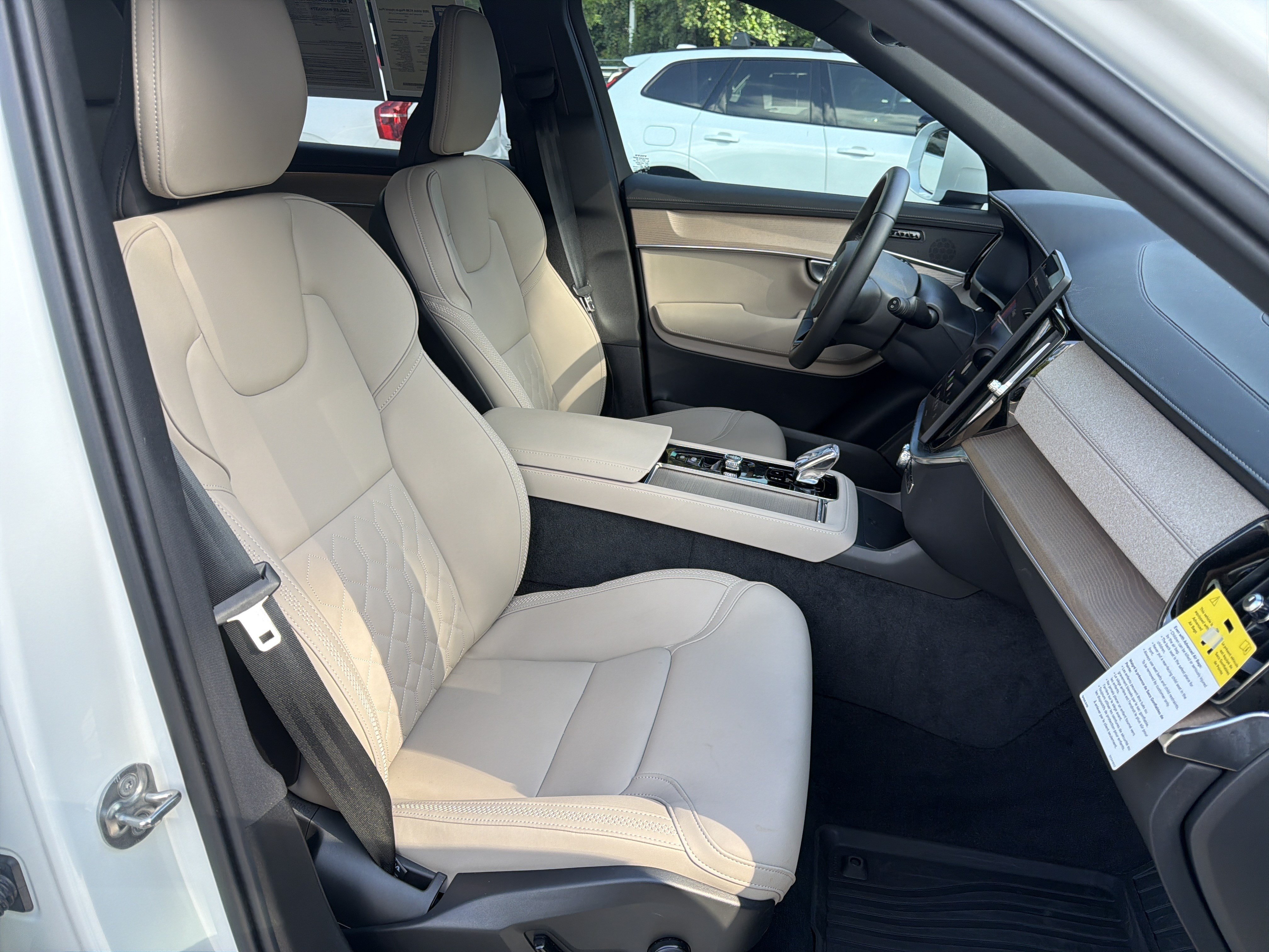 Used 2026 Volvo XC90 T8 Plus w/ Protection Package Premier AWD/4WD image 35