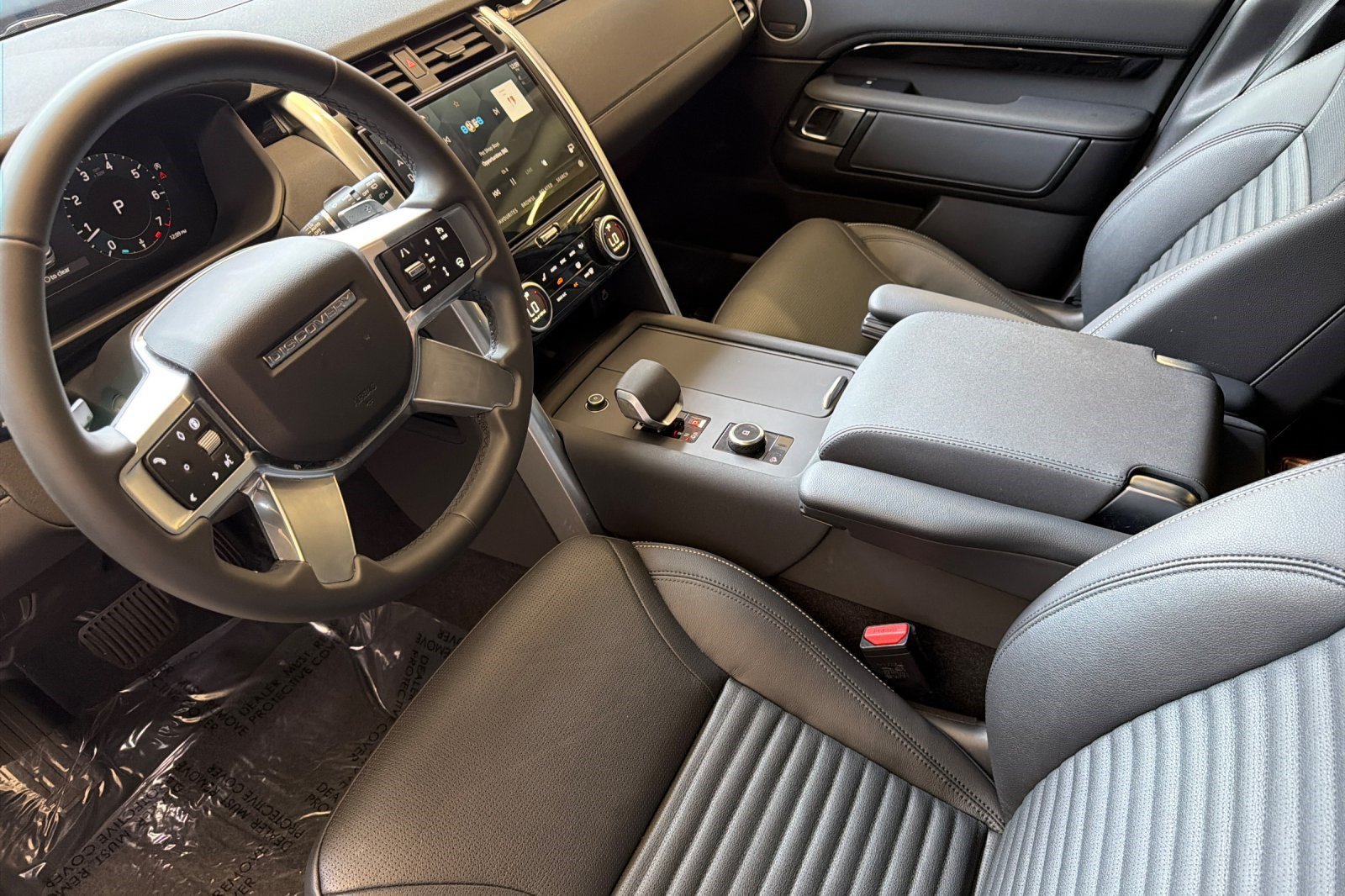 Certified 2025 Land Rover Discovery S AWD/4WD image 5