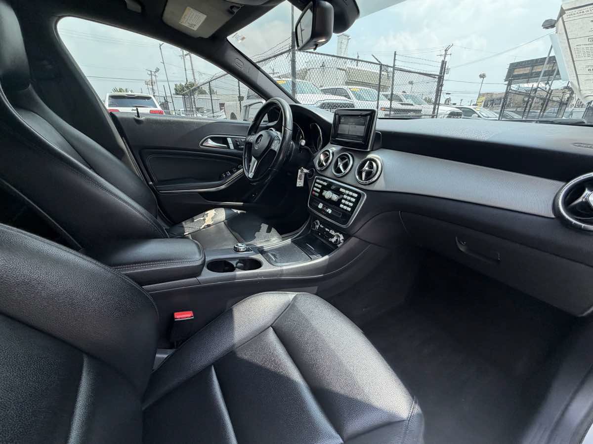 Used 2014 Mercedes-Benz CLA 250 image 23