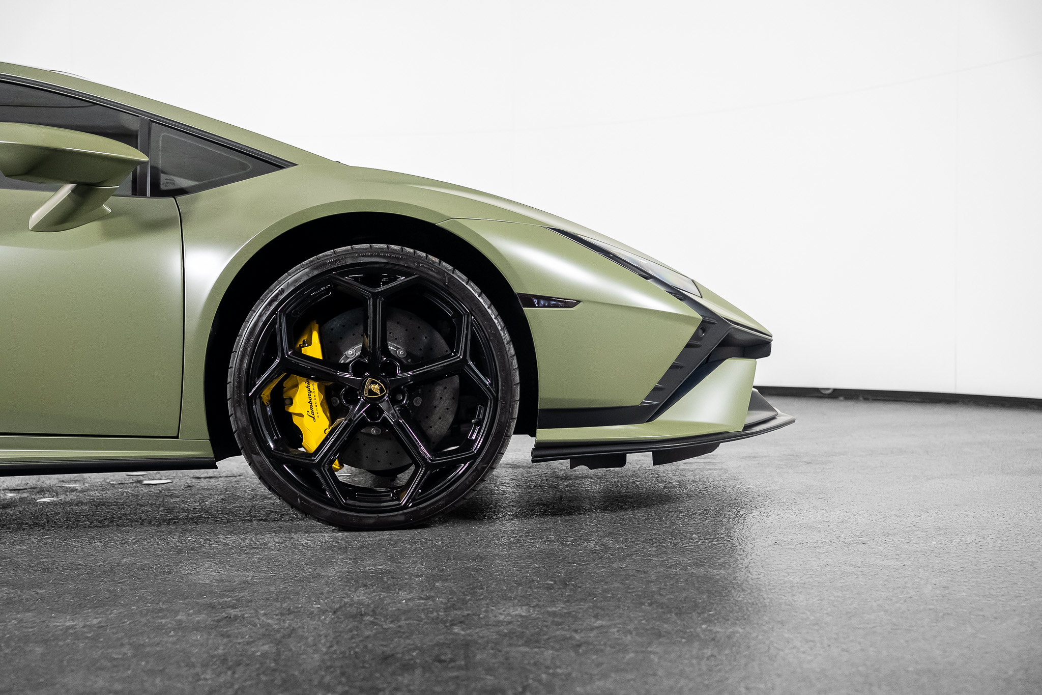 Used 2023 Lamborghini Huracan Tecnica RWD image 33