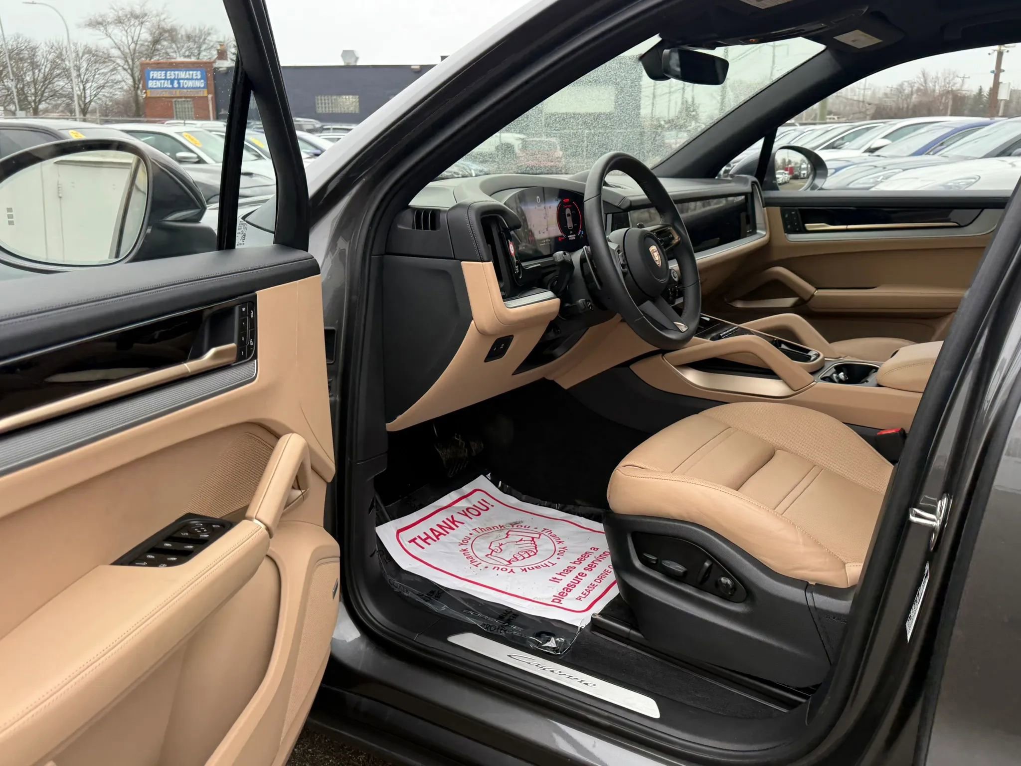 Used 2025 Porsche Cayenne E-Hybrid Sport Utility 4D w/ Premium Package Plus image 19