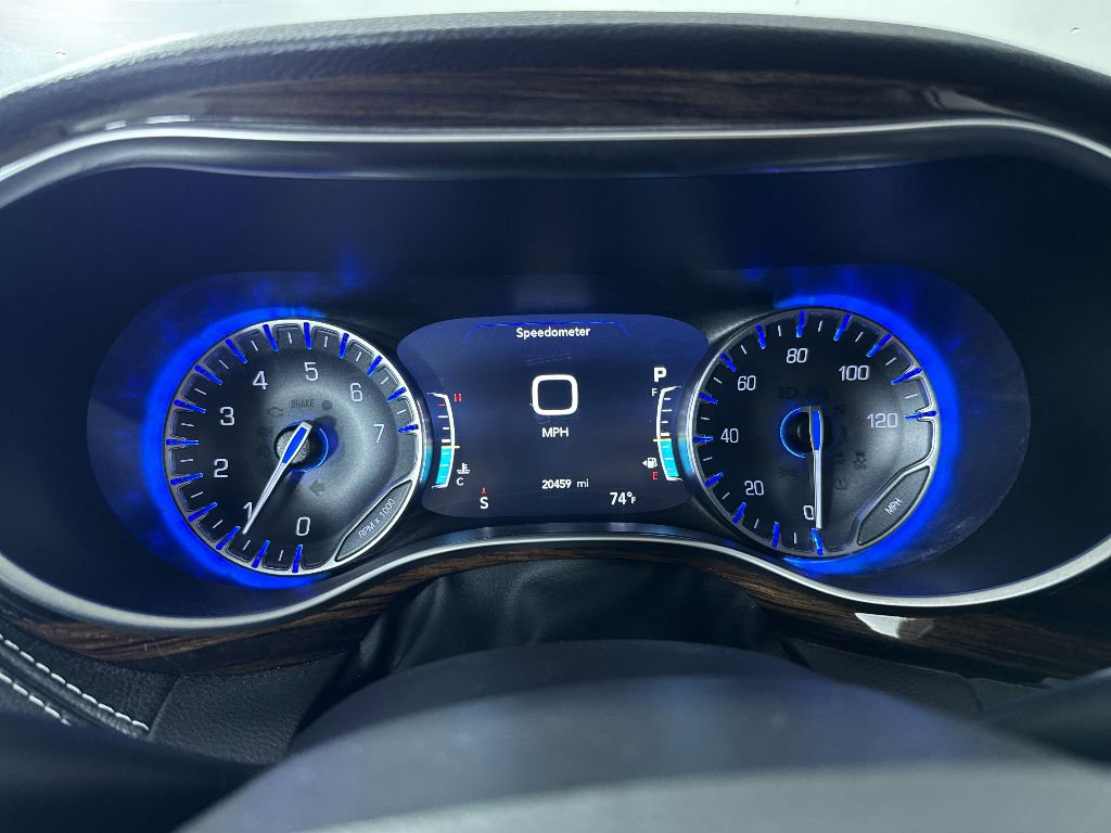 Used 2023 Chrysler Pacifica Limited FWD image 10