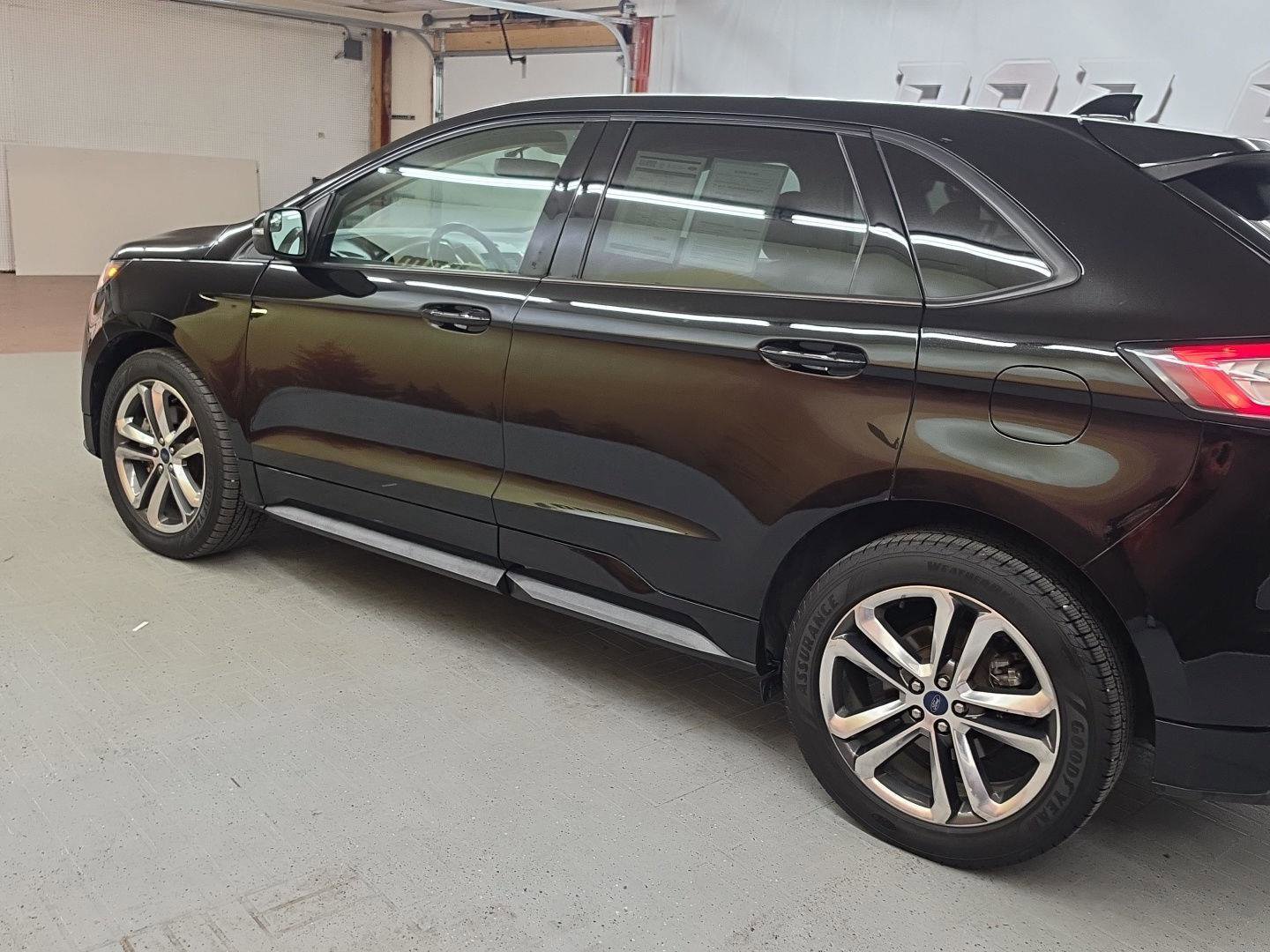 Used 2018 Ford Edge Sport w/ Technology Package AWD/4WD image 3