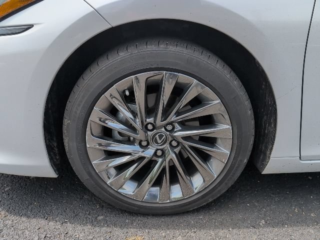 Used 2024 Lexus ES 300h w/ Technology Package FWD image 10