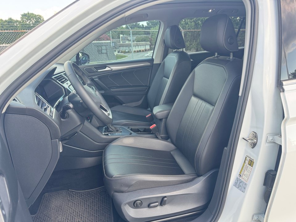Used 2022 Volkswagen Tiguan SE FWD image 34