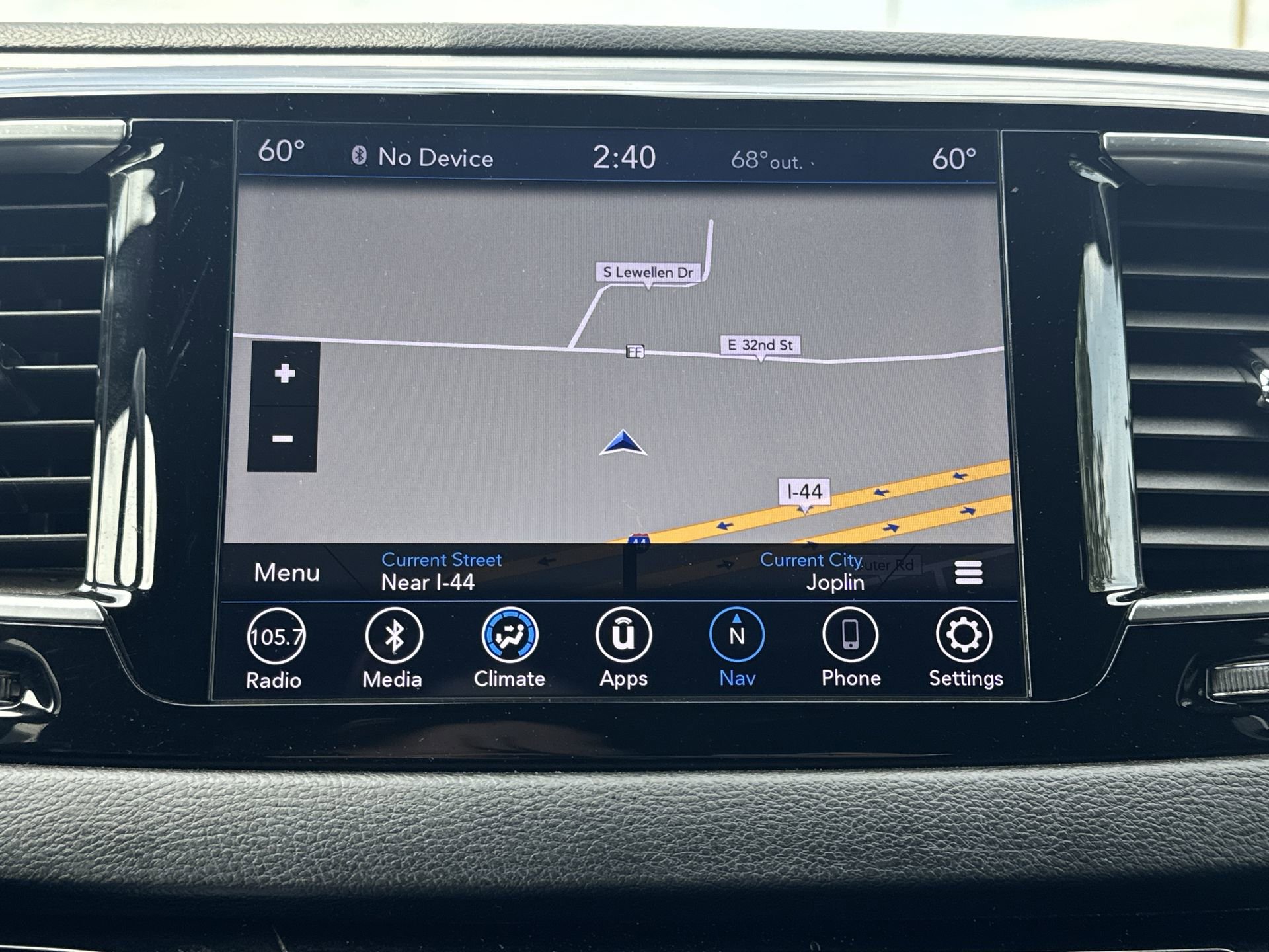 Used 2018 Chrysler Pacifica Touring Plus w/ S Appearance Package FWD image 9