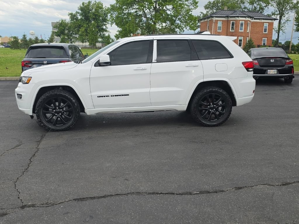 Used 2019 Jeep Grand Cherokee Altitude AWD/4WD image 4