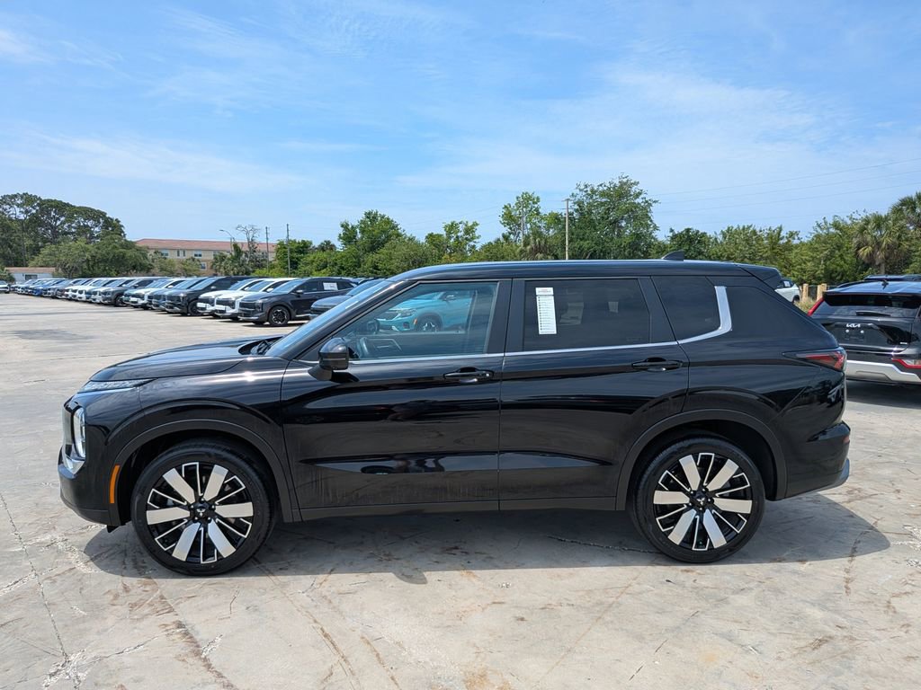 Used 2025 Mitsubishi Outlander SE FWD image 5