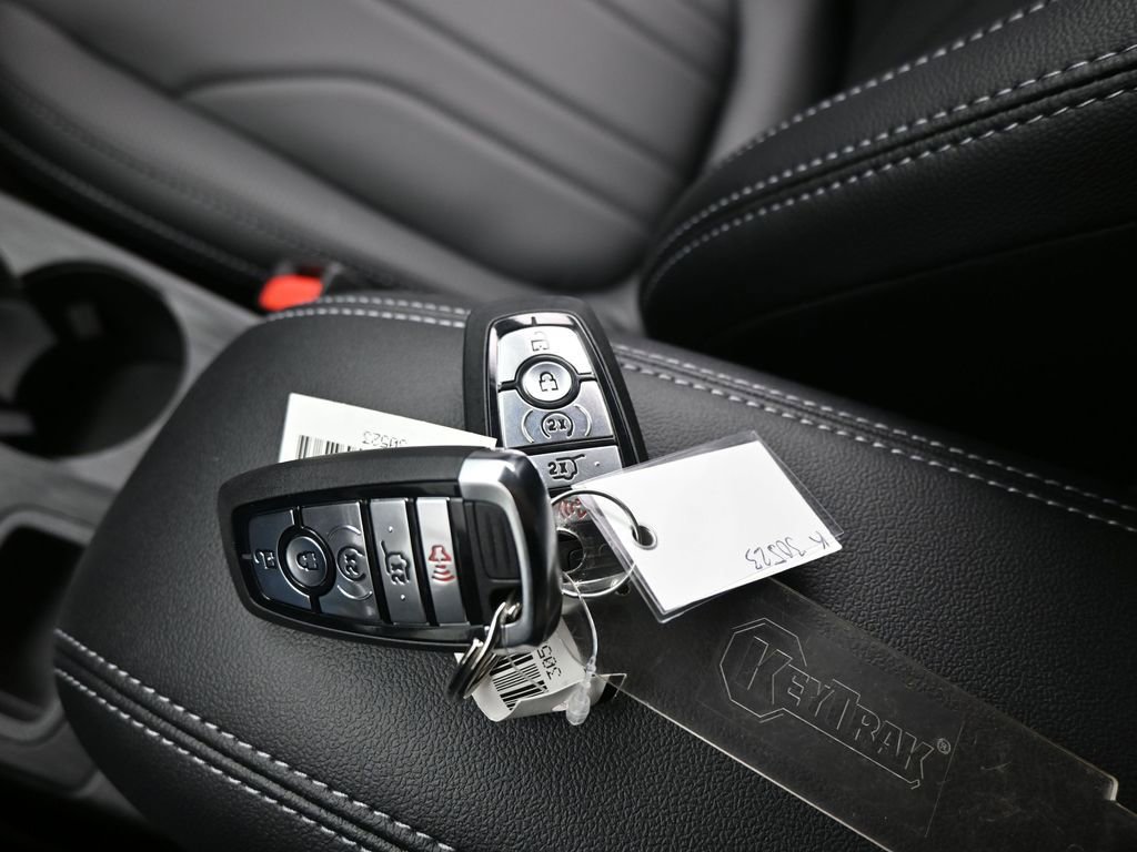 New 2025 Ford Escape SE w/ PHEV Premium Package image 20