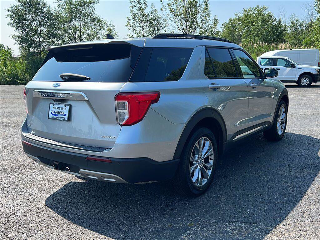 Used 2023 Ford Explorer XLT w/ Equipment Group 202A AWD/4WD image 25