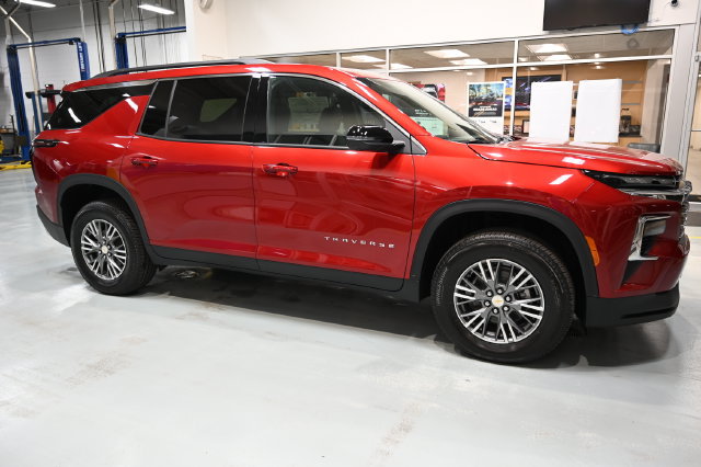 New 2027 Chevrolet Traverse LT w/ Driver Confidence Package FWD image 4