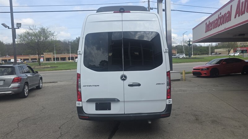 Used 2025 Mercedes-Benz Sprinter 2500 image 7