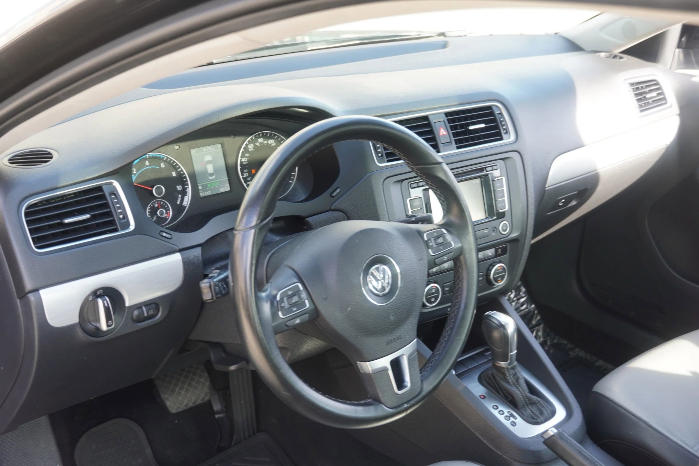 Used 2014 Volkswagen Jetta SEL image 30