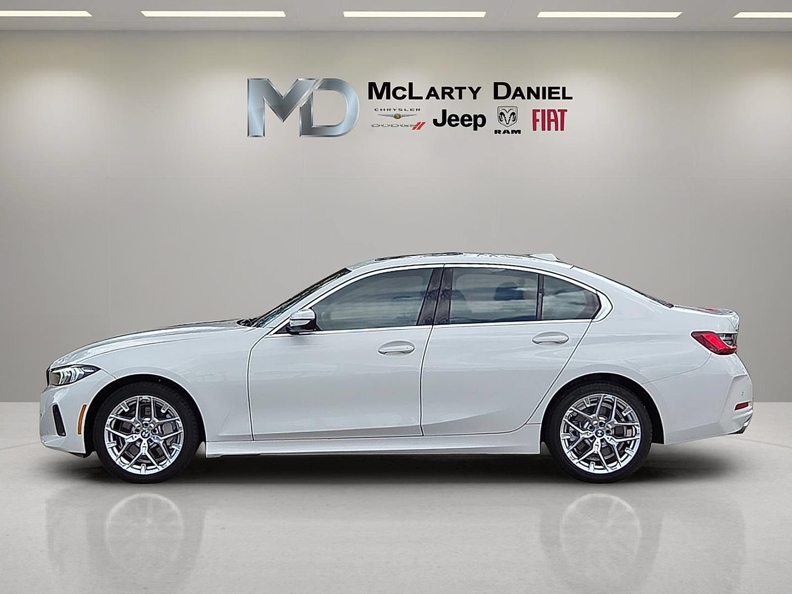 Used 2025 BMW 330i Sedan RWD image 3